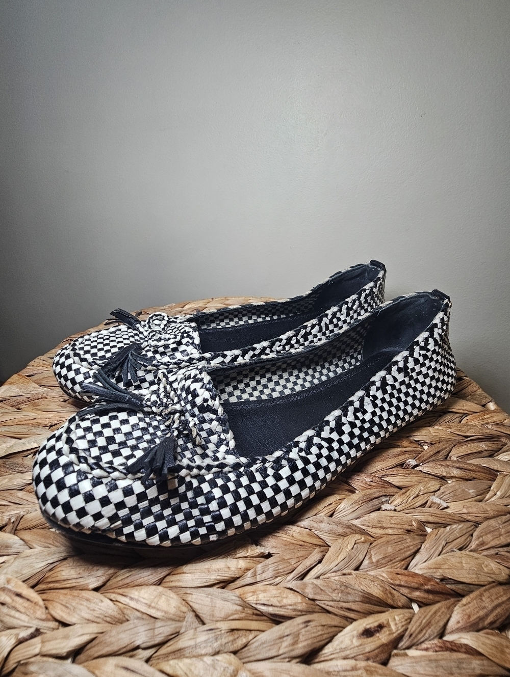 Tory Burch Woven Leather Ballet Flats 8M Black White Checkered Tassel - Picture 2 of 11